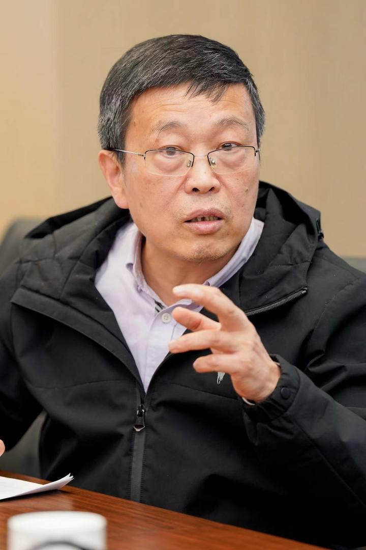 中國(guó)作家協(xié)會(huì)兒童文學(xué)委員會(huì)副主任、當(dāng)代兒童文學(xué)創(chuàng)作研究中心（浙江）主任