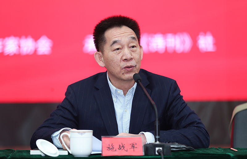 中國作協黨組成員、書記處書記施戰(zhàn)軍主持座談會