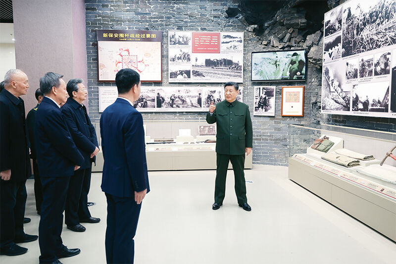 2024年2月1日至2日，中共中央總書記、國(guó)家主席、中央軍委主席習(xí)近平來到天津，看望慰問基層干部群眾。這是2日上午，習(xí)近平在平津戰(zhàn)役紀(jì)念館考察。 新華社記者 鞠鵬/攝