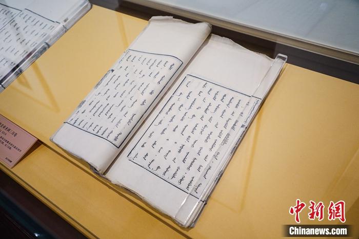 《大清高宗純皇帝圣訓》(滿文版)。徐峻杰 攝