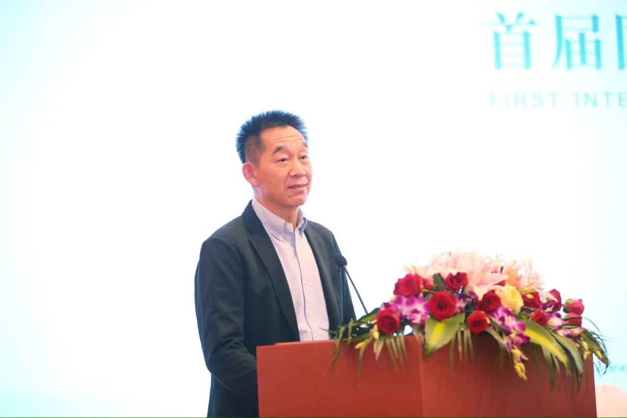 中國作協(xié)黨組成員、書記處書記、《人民文學(xué)》主編施戰(zhàn)軍致辭