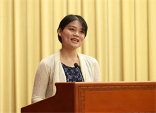 李春華（李琸）：從一個人的戈壁走向文學(xué)的綠洲　　至今我不敢稱自己為作家，對我而言，這是一個非常神圣的字眼……[詳細(xì)]