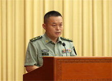 王昆：作家的青春捍衛(wèi)什么　　40天前的這個時刻，我正在西部邊境一個海拔5000米的前沿哨所，陪我前往邊境埡口的是一個年輕士兵……[詳細(xì)]