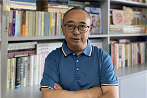 報(bào)告文學(xué)獎(jiǎng)：《幸福的旋律——西藏脫貧交響曲》  作者：吉米平階（藏族）         獲獎(jiǎng)感言時(shí)代的發(fā)展往往超越作家的經(jīng)驗(yàn)和想象，在我還挖空心思用自己有限的能力想為所住村莊和遙遠(yuǎn)的鄉(xiāng)親做點(diǎn)什么的時(shí)候，波瀾壯闊的脫貧攻堅(jiān)開(kāi)始了。西藏是全國(guó)集中連片貧困程度最深地區(qū)之一，也是脫貧攻堅(jiān)難度最大，成效最顯著的地方，我有幸作為參與者、親歷者和記錄者，見(jiàn)證了全過(guò)程。