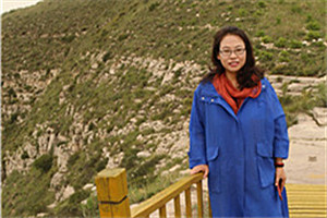 報(bào)告文學(xué)獎(jiǎng)：《讓世界看見(jiàn)》  作者：牛海坤（蒙古族）         獲獎(jiǎng)感言在創(chuàng)作的過(guò)程中，我不停地走近不同的人群，與農(nóng)牧民、殘疾人、非遺傳承人、駐村干部等等深入交談，認(rèn)真傾聽(tīng)他們內(nèi)心深處的渴望。我要感謝這些勇敢昂揚(yáng)的人們，是他們用自己的行動(dòng)詮釋了時(shí)代，也詮釋了生命的力量和價(jià)值。