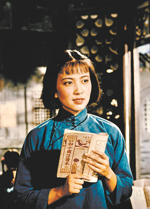一九五九年，由楊沫編劇，崔嵬和陳懷皚執(zhí)導(dǎo)，北京電影制片廠出品的電影《青春之歌》上映，謝芳飾演林道靜