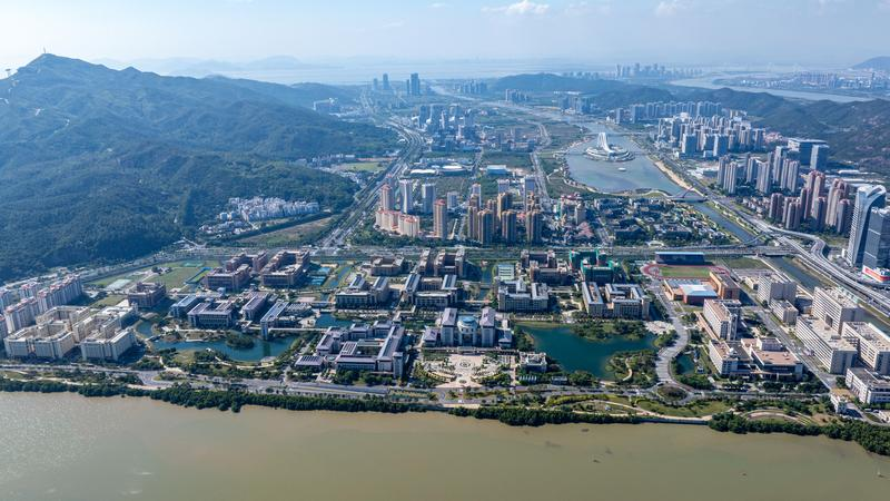 圖為澳門大學(xué)橫琴校區(qū)（2024年12月4日攝，無(wú)人機(jī)照片）。新華社發(fā) 張金加/攝