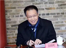 陳曉明：一部“險(xiǎn)象環(huán)生”與“從容不迫”并存的小說(shuō)小說(shuō)有一種故事的曲折傳奇、峰回路轉(zhuǎn)…… [詳細(xì)]