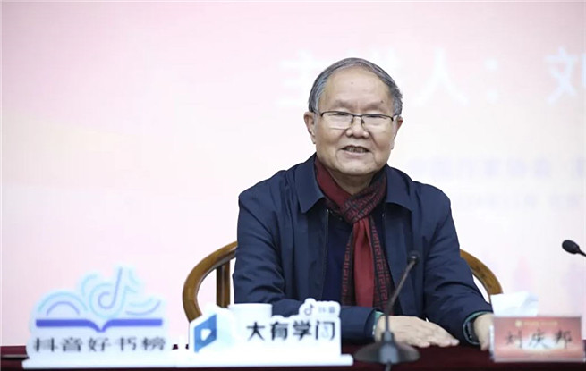 “船的勁兒是在帆上，人的勁兒是在心上”——“魯院大講堂”活動側(cè)記
