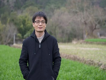 獨家訪談 | 東君：向內(nèi)走，觸及他們的記憶與欲望