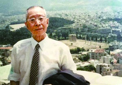 1986年，羅念生在雅典衛(wèi)城上