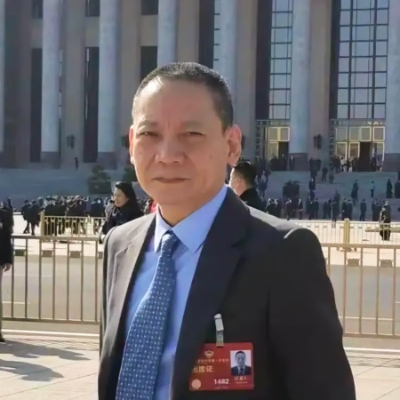 汪惠仁系全國政協(xié)委員、民進中央委員、百花文藝出版社總編輯