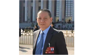 全國政協(xié)委員、民進(jìn)中央委員、百花文藝出版社總編輯汪惠仁