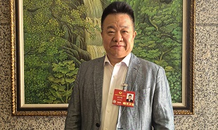 全國政協(xié)常委，中國作協(xié)副主席邱華棟