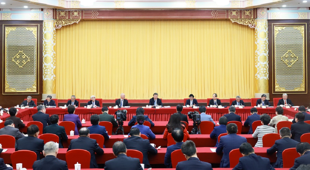3月6日下午，中共中央總書記、國家主席、中央軍委主席習(xí)近平看望參加全國政協(xié)十四屆三次會議的民盟、民進(jìn)、教育界委員