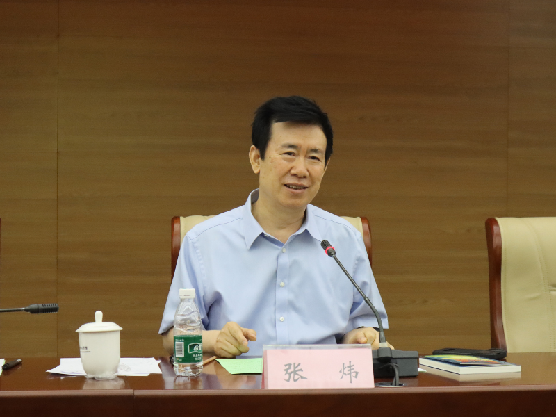 第八屆茅盾文學(xué)獎(jiǎng)得主，中國(guó)作家協(xié)會(huì)副主席 張煒