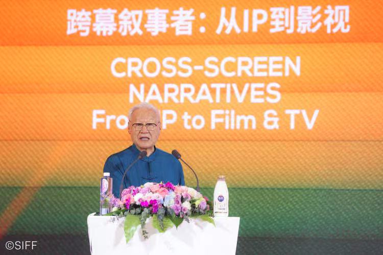 6月21日下午，謝飛導(dǎo)演在上海展覽中心做主旨演講