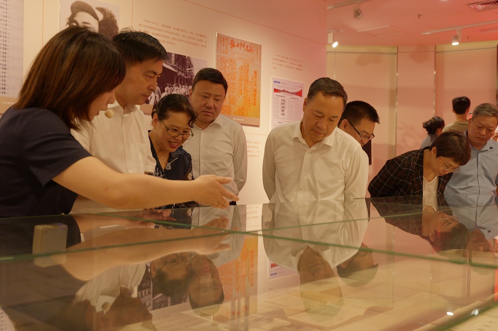 參觀文學(xué)館