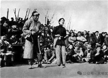 《放下你的鞭子》：“流動(dòng)的抗戰(zhàn)火炬”　　1939年，為抗戰(zhàn)籌款的徐悲鴻，遇到了來(lái)此地演出的新中國(guó)劇團(tuán)。[詳細(xì)]