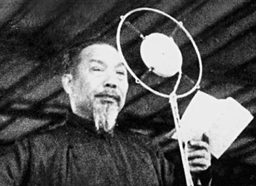學(xué)者們的抗戰(zhàn)勝利時(shí)刻　　八十年前，當(dāng)日本投降的消息傳遍中國(guó)大地，不同境遇的學(xué)人以各自方式銘刻下這一歷史性時(shí)刻。[詳細(xì)]