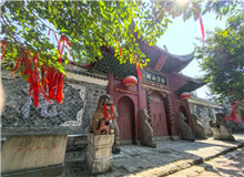 不止西南聯(lián)大，一位作家對(duì)十所抗戰(zhàn)內(nèi)遷大學(xué)的追尋　　這是一場(chǎng)持續(xù)8年的行走，和十條穿越硝煙的遷徙之路。2017年春，四川作家聶作平……[詳細(xì)]