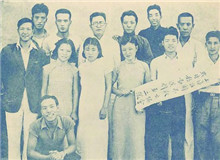 中國(guó)救亡劇團(tuán)的革命歷程　　烽火連天的抗戰(zhàn)歲月里，這支僅10余人的隊(duì)伍，以戲劇為武器，把舞臺(tái)當(dāng)戰(zhàn)場(chǎng)，跋山涉水，出生入死，在槍林彈雨的前沿陣地……[詳細(xì)]