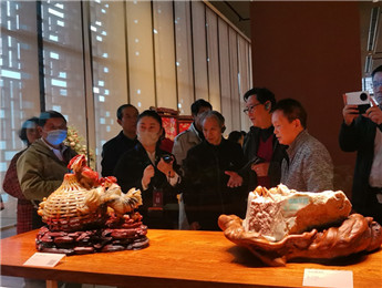 “回家”的作家們，昨天走進(jìn)中國(guó)工藝美術(shù)館