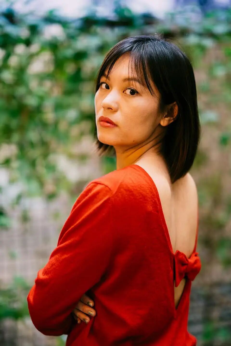 春樹，80后作家、詩人。出生于山東，在北京度過少年及青春期。2015年搬到柏林暫居。已出版長篇小說《北京娃娃》《乳牙》等六部，另有個人詩集兩部及散文集若干。其小說已在二十幾個國家翻譯出版。