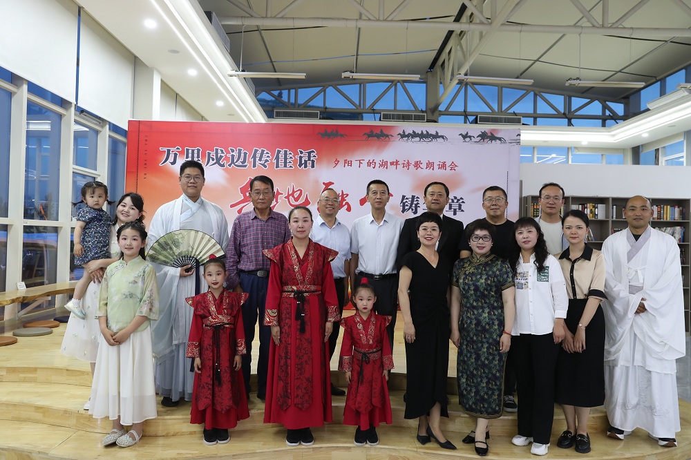 2024年5月24日，“萬(wàn)里戍邊傳佳話、兵地融合鑄華章”詩(shī)歌朗誦會(huì)