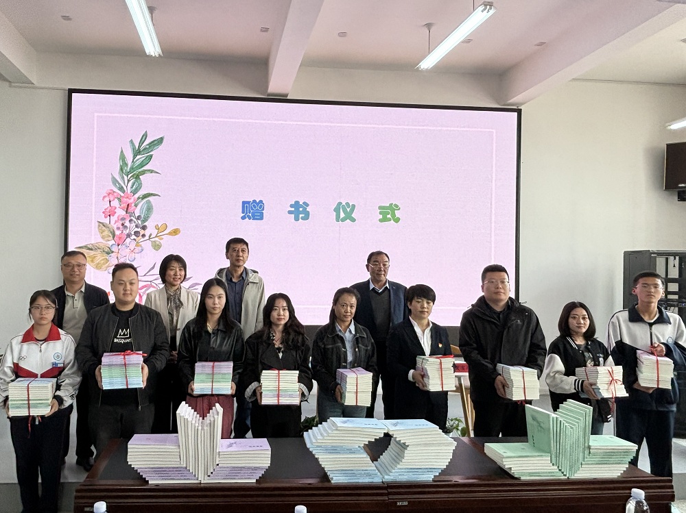 2025年4月21日，《綠野芬芳》新書(shū)分享會(huì)走進(jìn)金山實(shí)驗(yàn)校園 (1)