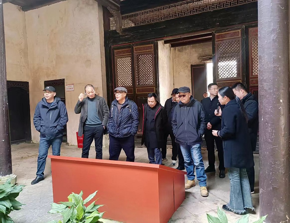 2025年2月11日，采風(fēng)團(tuán)一行在小布鎮(zhèn)革命舊居舊址群參觀。