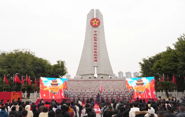中國作家“深入生活、扎根人民” 新時代文學(xué)實踐點在贛授牌