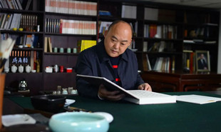 全國政協(xié)委員、民盟中央文化委員會副主任、中國國家畫院藝術(shù)家洪厚甜