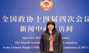全國政協(xié)委員、中國視協(xié)副主席、編劇王麗萍