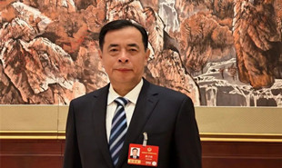 全國政協(xié)委員、中國作家協(xié)會主席團委員滕貞甫
