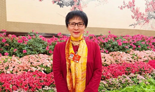 全國政協(xié)委員、云南省音協(xié)主席宗庸卓瑪