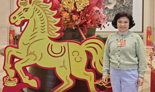 全國政協(xié)委員、國家京劇院藝術(shù)總監(jiān)袁慧琴