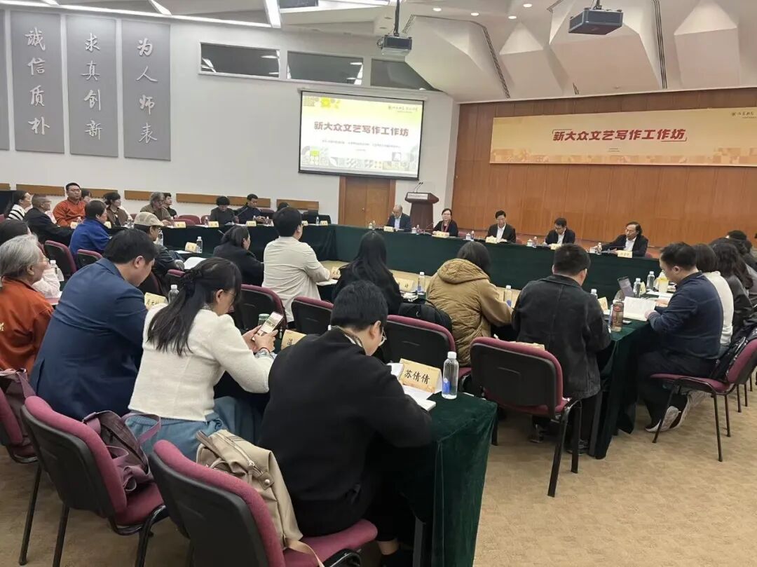 “提起筆，就不要忘記人”