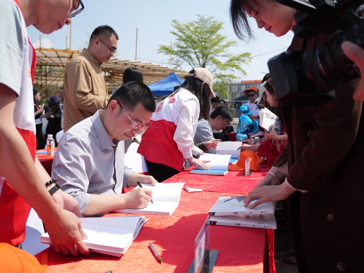 “著名作家抵達(dá)文學(xué)‘縣’場(chǎng)”活動(dòng)在廣東江門(mén)開(kāi)平啟動(dòng)