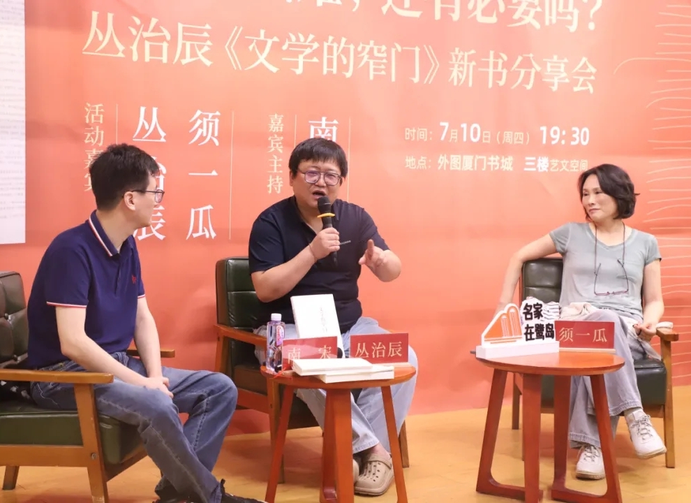 文學(xué)那么難，還有必要嗎？　　八九十年代大家那樣熱愛閱讀，會(huì)在書店外排很長的隊(duì)，就為了買一套新出的國外翻譯叢書，但今天可能不會(huì)出現(xiàn)這種場景了……[詳細(xì)]