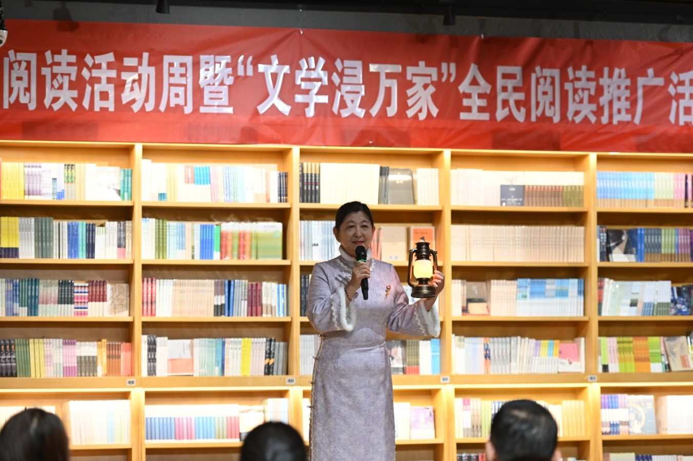 膠州市作家協(xié)會副主席張金鳳分享讀書心得
