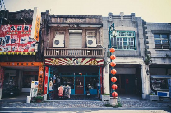 張信哲出生在中國臺灣云林縣的西螺古鎮(zhèn)。