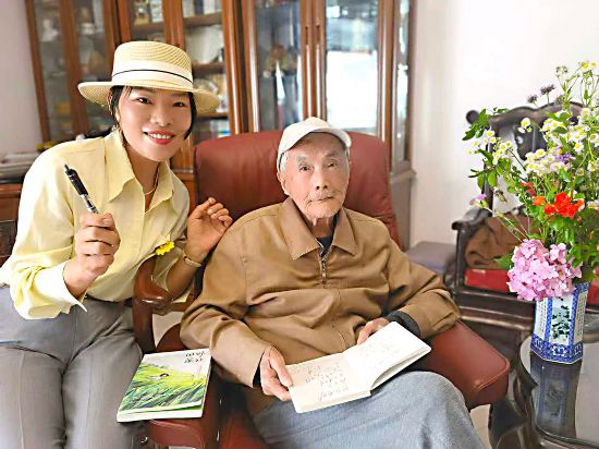 2024年6月1日，作者唐池子（左一）與圣野合照